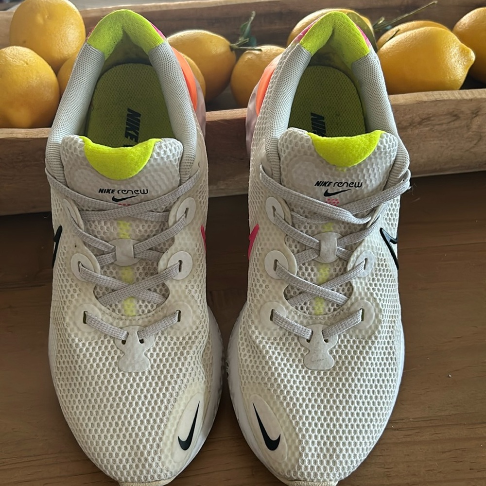 Women’s Nike Renew